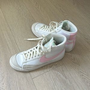 Nike Blazer Mid ‘77 in pink
